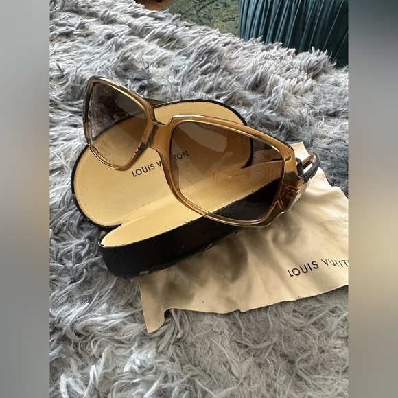 Authentic LOUIS VUITTON Monogram Honey Speckling Frame Obsession Sunglasses - Picture 3 of 12